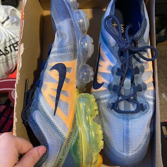 Nike Vapormax - Picture 2 of 6